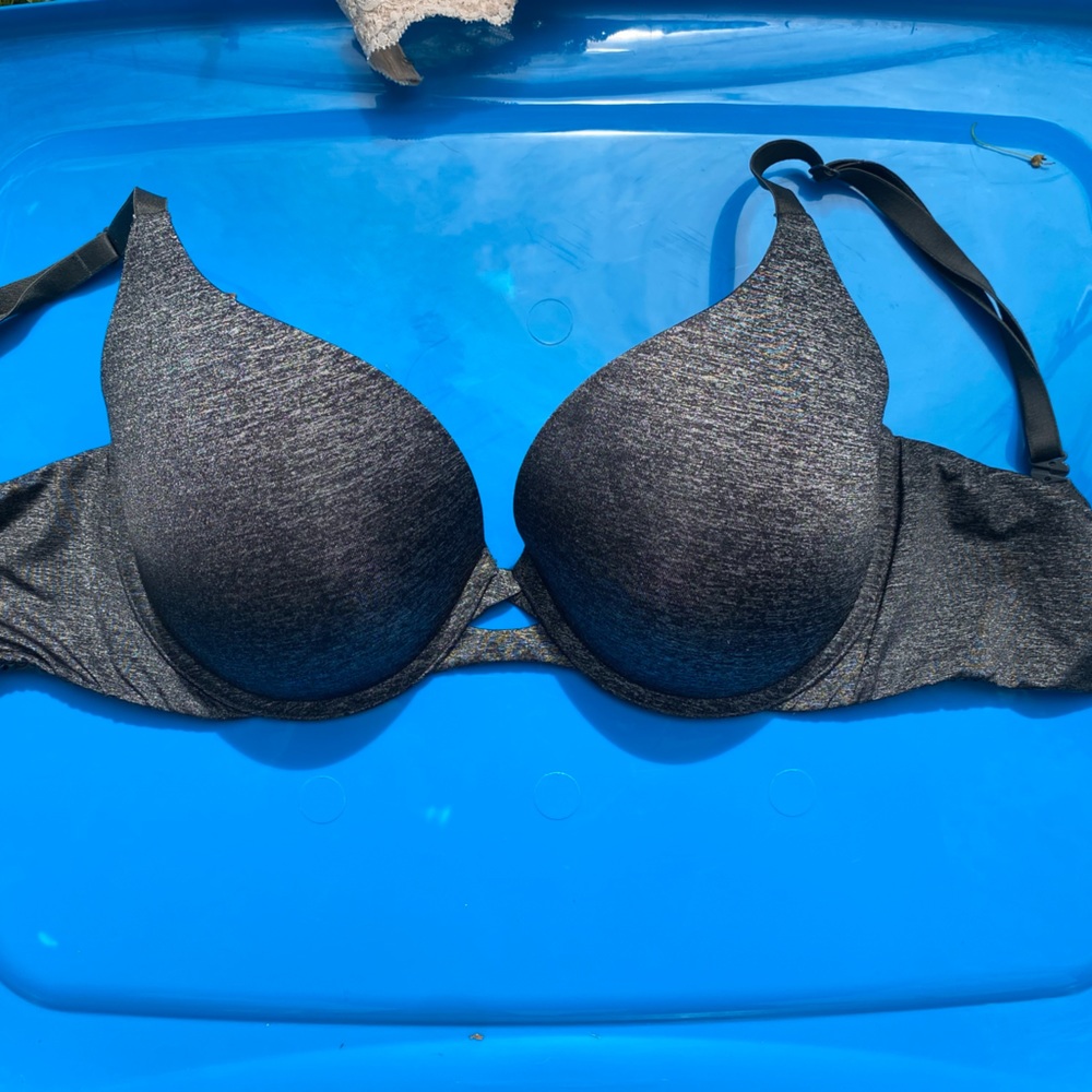 Lot of 30ddd and 32ddd bras 4 bras